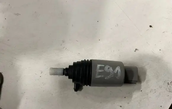 BMW 3 E90 E91 Windscreen/windshield washer pump 6934159