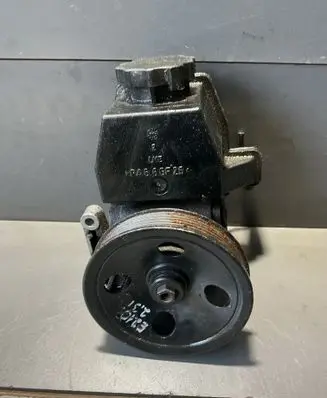 Mercedes-Benz E W210 Power steering pump 