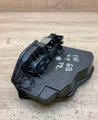BMW 5 F10 F11 Front door lock 7202145