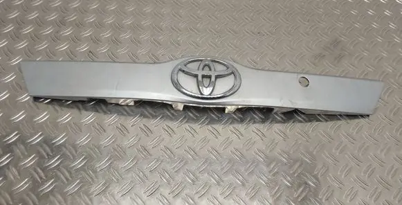 Toyota Verso-S Trunk door license plate light bar 7680152200 7680152220