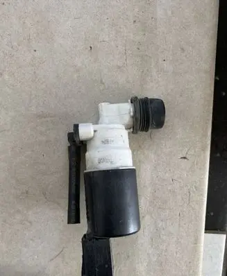 Volvo S60 Windscreen/windshield washer pump 31349264