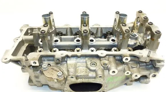 Dodge Challenger Engine head 04893810AF
