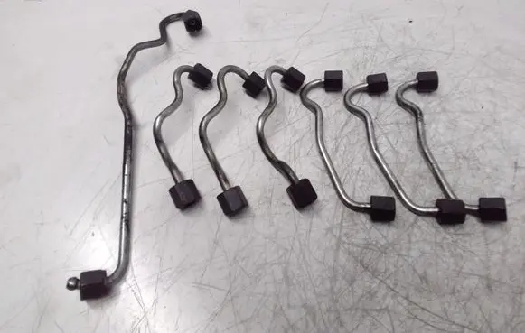Fuel injector supply line/pipe