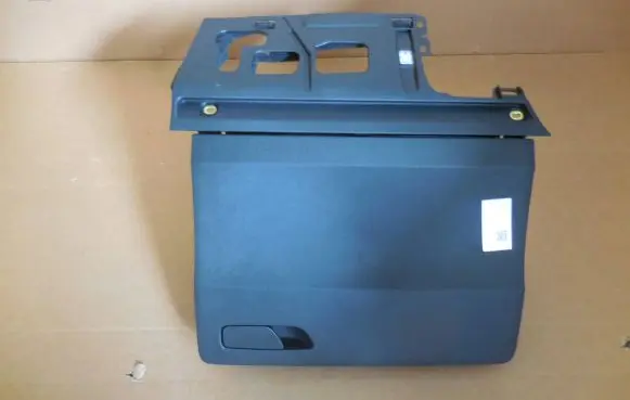Audi Q2 - Glove box 81A