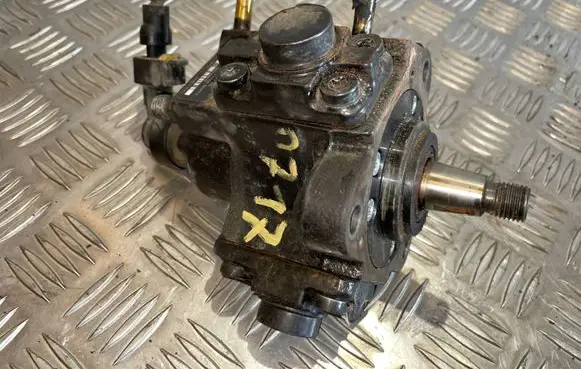 Opel Zafira B Fuel injection high pressure pump 0445010156