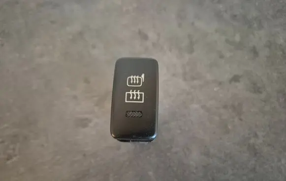 Toyota Hilux (AN10, AN20, AN30) Windscreen/window heater switch 