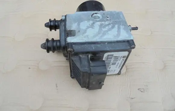 Volkswagen PASSAT B6 ABS Pump
