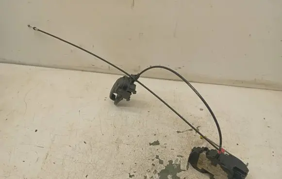 Nissan Note (E11) Front door lock