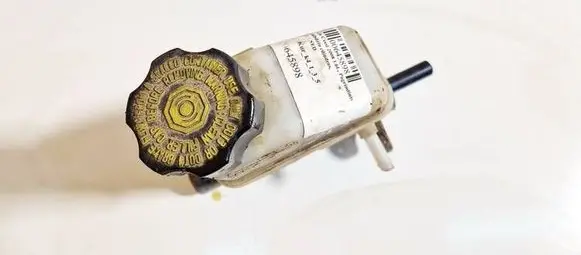 Brake fluid reservoir