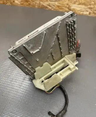 Volvo S60 Engine control unit/module 30637733A 281011078