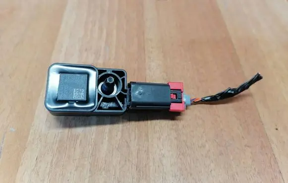 Opel Insignia B Airbag deployment crash/impact sensor 13509730 YR00213780 R2111405518
