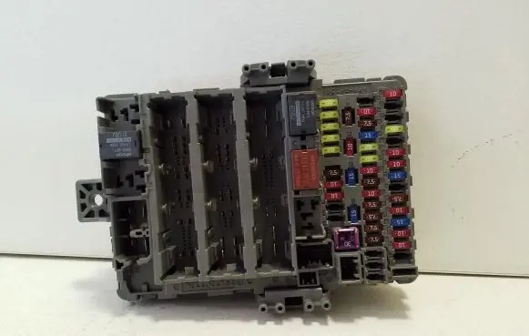 Honda CR-V Fuse module EE1T1EE111 T1EE111