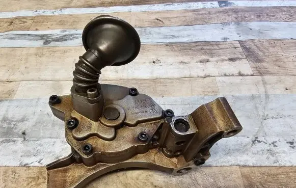 Volkswagen Golf V Oil pump 03C115105H 113670101