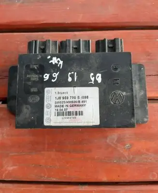 Volkswagen PASSAT B5 Comfort/convenience module 1J0959799S