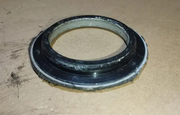 Honda FR-V Front upper strut mount 