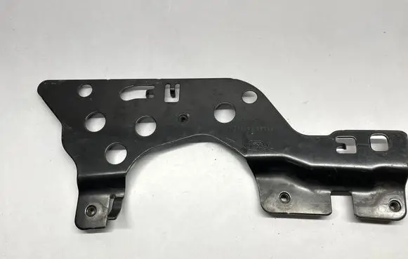 Ford Mustang VI Other engine bay part FR3B63016A