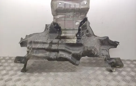 Mercedes-Benz A W176 Heat shield in engine bay 