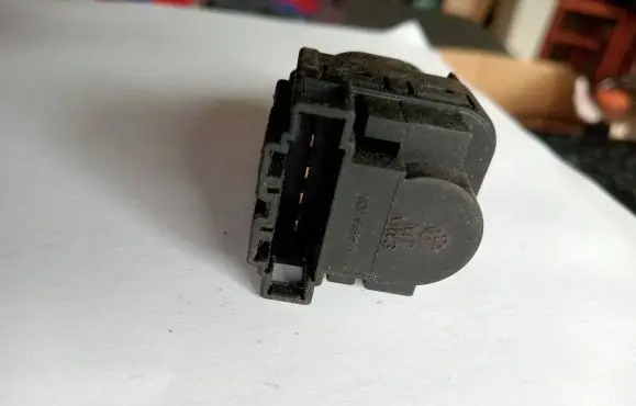 Volkswagen Golf V Brake pedal sensor switch 6Q0945511