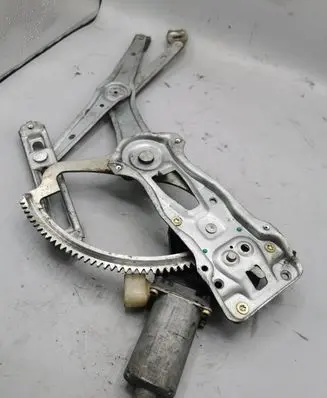 Mercedes-Benz E W210 Front door window regulator with motor 0130821708