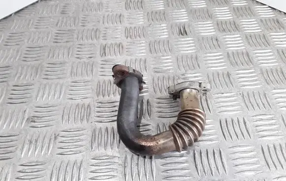 Volkswagen Jetta VI EGR valve line/pipe/hose 04L131547S