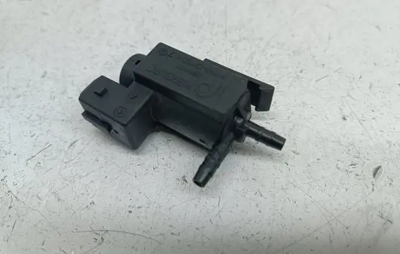 BMW 7 E65 E66 Turbo solenoid valve 1742712 72234100 07T088
