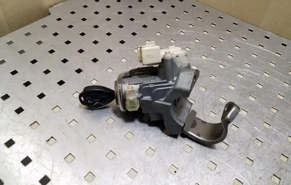 Toyota RAV 4 (XA30) Ignition lock 45020426