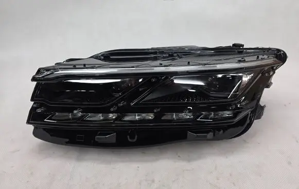 Volkswagen Touareg III Headlight/headlamp 761941081A