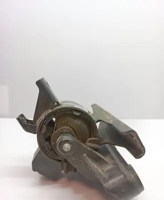 Suzuki SX4 Engine mount bracket NOCODE