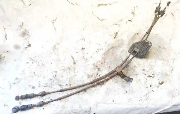 Volkswagen Golf IV Gear shift cable linkage