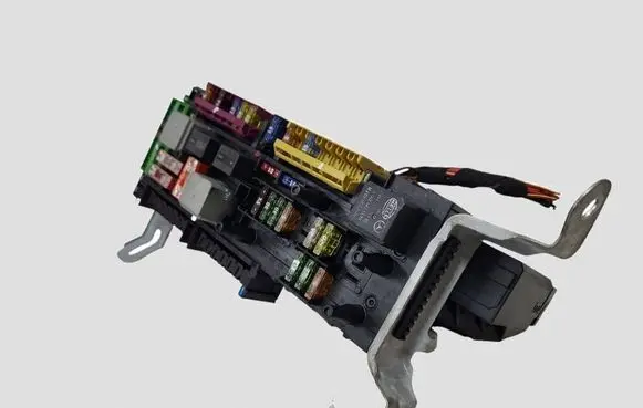 Mercedes-Benz E W212 Fuse module 2129009622 2129015205 5DK01102315