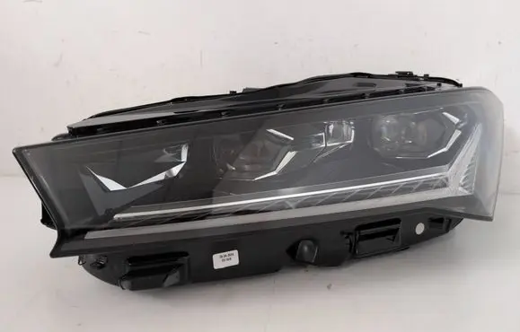 Skoda Superb B9 Headlight/headlamp 3P1941015A L991643