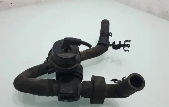 Volkswagen Touareg II Engine coolant pipe/hose 7P6122157E