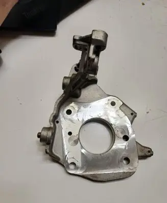 Peugeot 3008 II Fuel pump bracket 9817304180