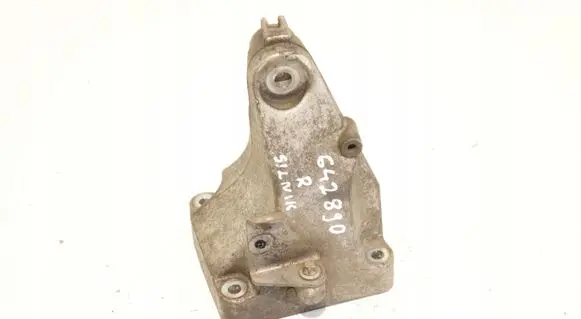 Mercedes-Benz Vito Viano W639 Engine mounting bracket A6422232804