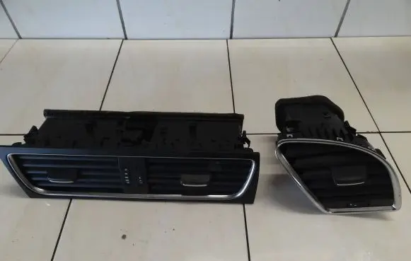 Audi A4 S4 B8 8K Dash center air vent grill 8T1820951B