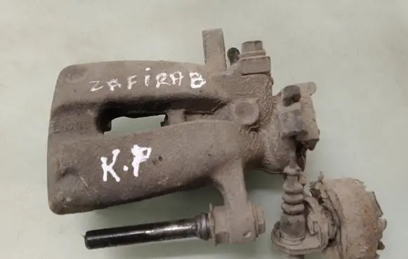 Opel Zafira B Rear brake caliper