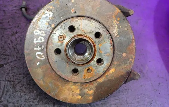 Volkswagen Polo Front wheel hub spindle knuckle