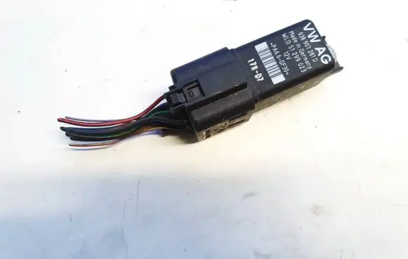 Volkswagen PASSAT B6 Glow plug pre-heat relay 0281003038 wl051299023