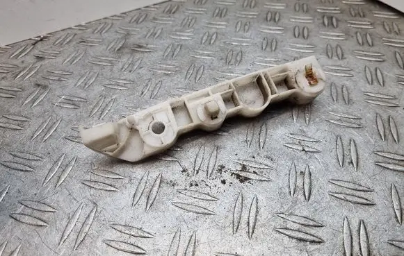 Front bumper mounting bracket