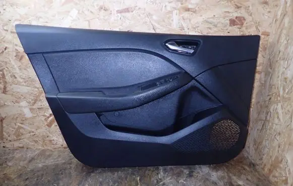 Renault Clio V Front door card panel trim 