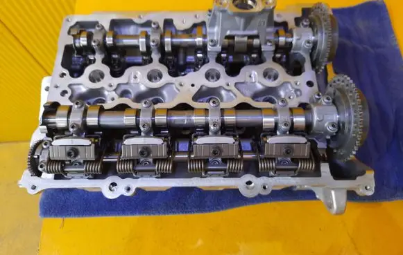 BMW 1 F40 Engine head 9452847 9470064 B48