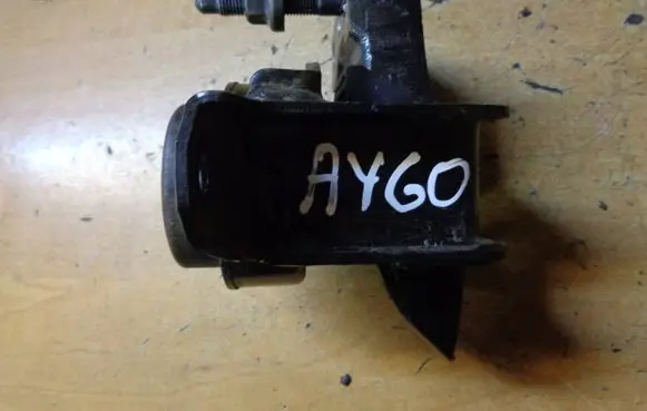 Toyota Aygo AB40 Engine mount bracket 