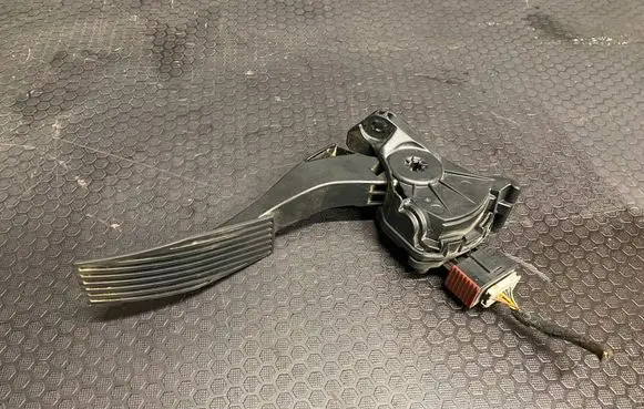 Opel Insignia A Accelerator throttle pedal 6PV00976500 13237352