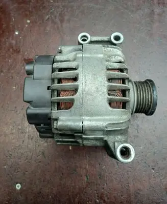 Peugeot 207 CC Generator/alternator 7576513 2605106A