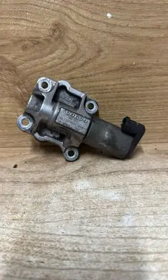 Volvo S60 Camshaft vanos timing valve 8670421