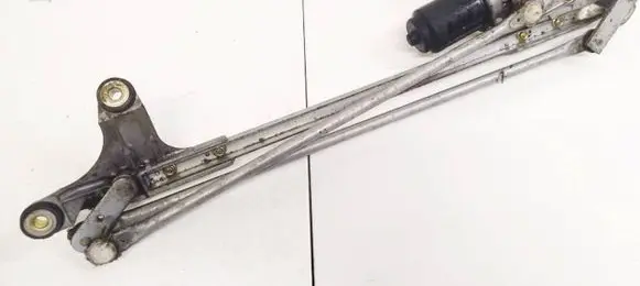 Honda CR-V Front wiper linkage and motor