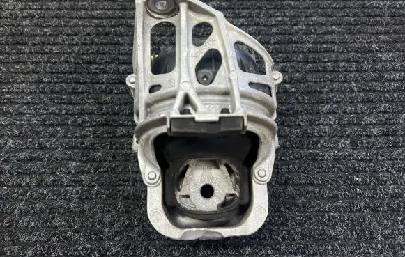 Audi Q5 SQ5 Engine mount bracket 782215150182