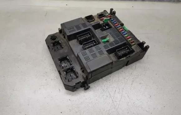 Peugeot 307 Fuse module 9636760580F 9644098380