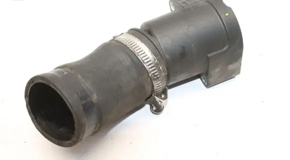Volkswagen PASSAT B7 Engine coolant pipe/hose 5N0145828F