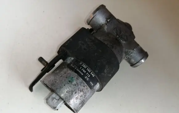 BMW 5 E39 Idle control valve (regulator) 1744713 0280140545